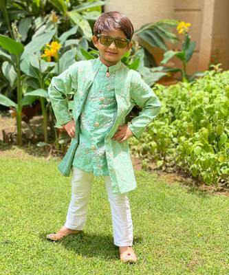 Green Embroidered Kurta with offwhite Chudidar 3