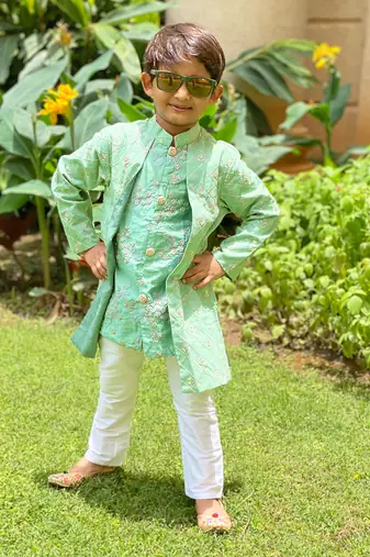 Green Embroidered Kurta with offwhite Chudidar