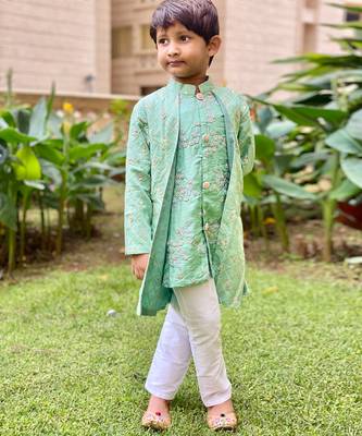 Green Embroidered Kurta with offwhite Chudidar 4