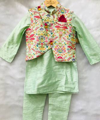 Kurta with stylish embroidered Bandi 1