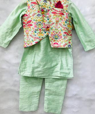 Kurta with stylish embroidered Bandi 2