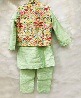 Kurta with stylish embroidered Bandi 3