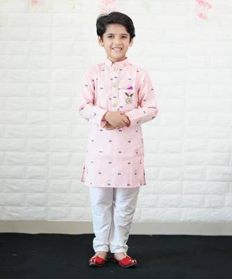 Kurta with stylish embroidered Bandi 1