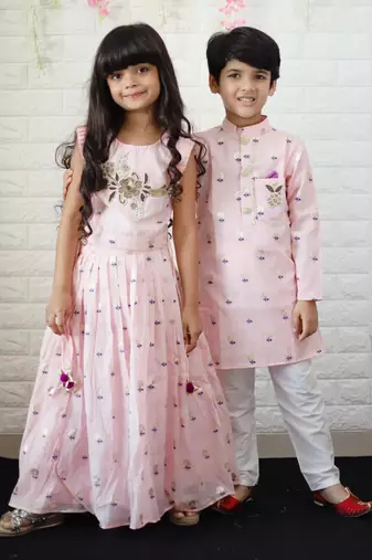 Kurta with stylish embroidered Bandi