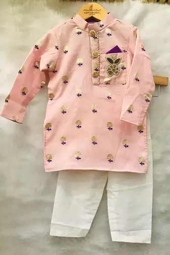 Kurta with stylish embroidered Bandi