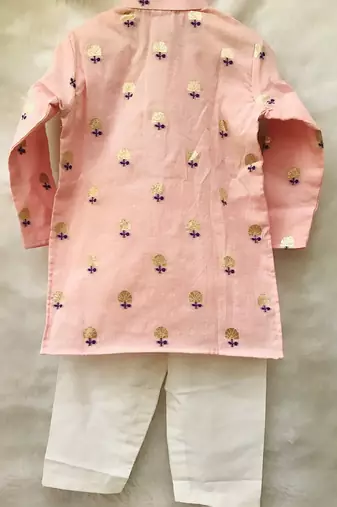 Kurta with stylish embroidered Bandi