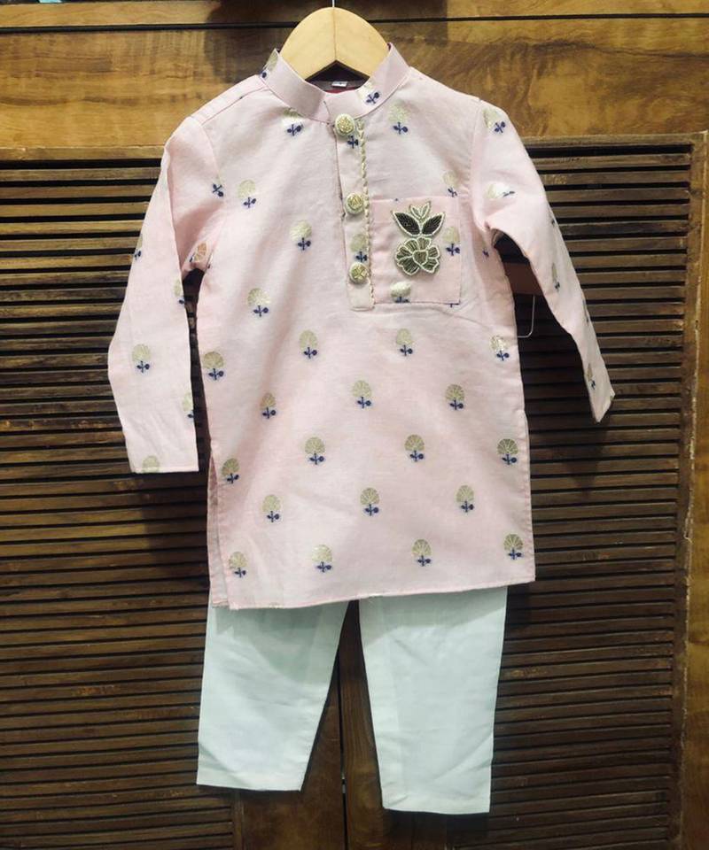 Kurta with stylish embroidered Bandi