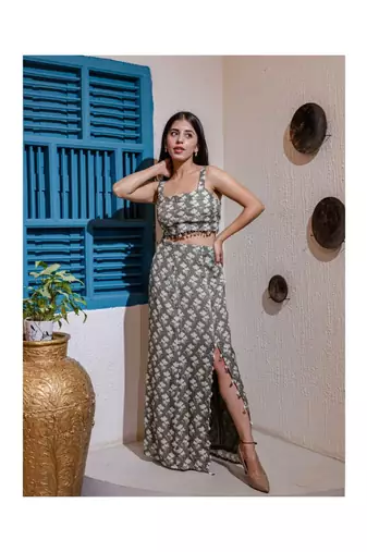 Printed Fusion Set With Cape In Grey