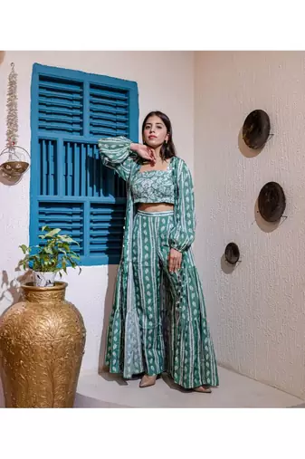 Printed Fusion Set With Cape In Green