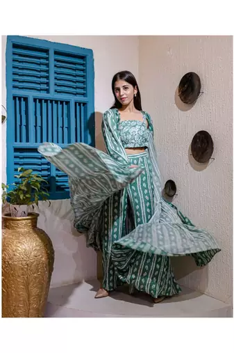 Printed Fusion Set With Cape In Green