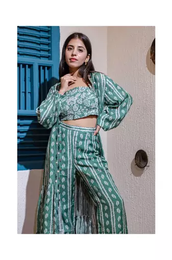 Printed Fusion Set With Cape In Green