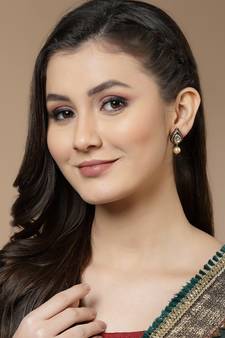 Maroon pearl earrings