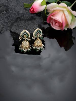 Green pearl earrings 2