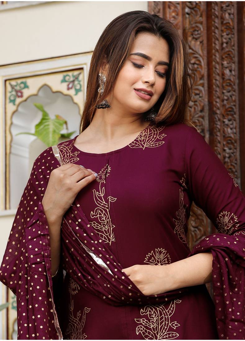 Shri Krishna fabric Jaipuri Gold Printed Kurti With Pant & Dupatta Set