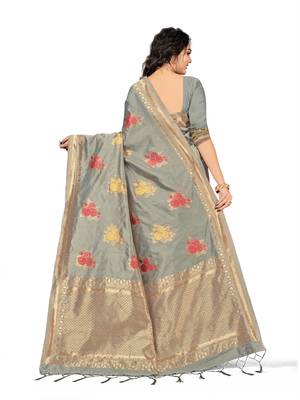 Grey Embroidered Cotton Saree With Blouse 3