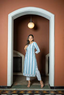 Weavllite Women's Blue  Rayon Stripes Kurta 2