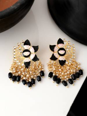 Black earrings 1