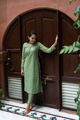 Weavllite Women's Green  Georgette Chikankari Kurta 1