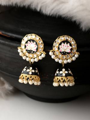 Black earrings 1