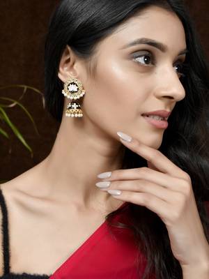 Black earrings 2
