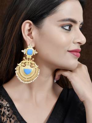Gold earrings 2