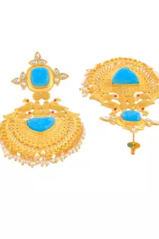 Gold earrings
