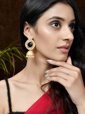 Black earrings 2
