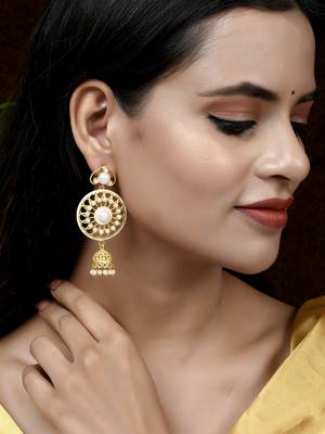 Gold earrings 2