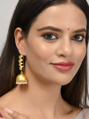 Gold earrings 2