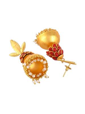 Gold earrings 4