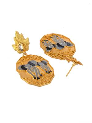 Gold earrings 4