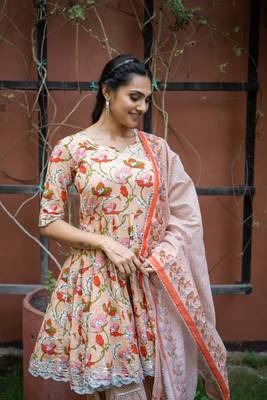 Weavllite Women's Beige  Pure Cotton Block printed Kurta Set 3