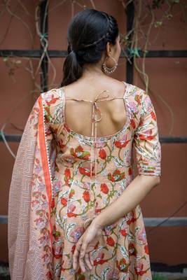 Weavllite Women's Beige  Pure Cotton Block printed Kurta Set 5
