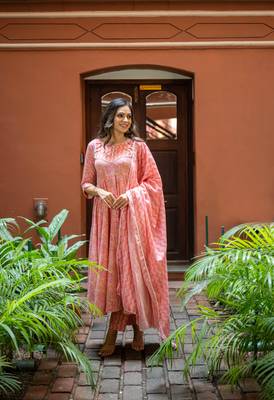 Weavllite Women's Peach  Pure Cotton Block printed Kurta Set 1