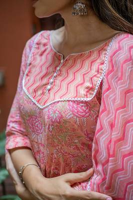 Weavllite Women's Peach  Pure Cotton Block printed Kurta Set 3
