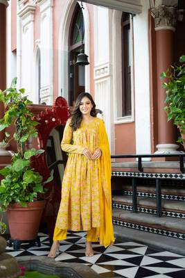 Weavllite Women's Yellow  Pure Cotton Block printed Kurta Set 1