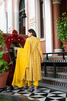 Weavllite Women's Yellow  Pure Cotton Block printed Kurta Set 4