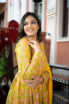 Weavllite Women's Yellow  Pure Cotton Block printed Kurta Set 5