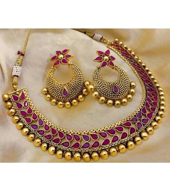Red necklace-sets 1