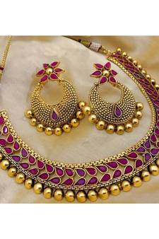 Red necklace-sets