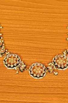 White maang-tikka