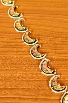 White maang-tikka