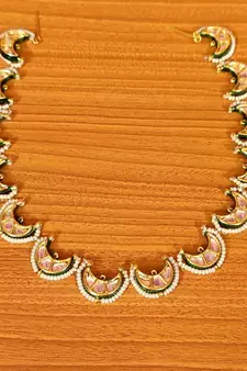 White maang-tikka