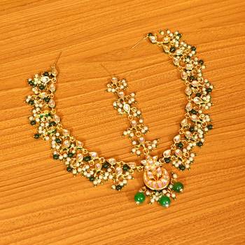 Green maang-tikka 3