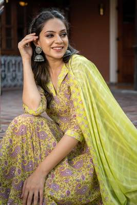 Weavllite Women's Parrot green  Pure Cotton Block printed Kurta set 2