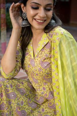 Weavllite Women's Parrot green  Pure Cotton Block printed Kurta set 3