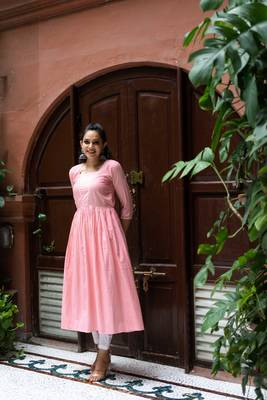 Weavllite Women's Pink Viscose Woven Buti design Kurta 2