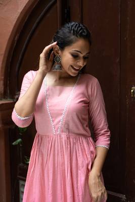 Weavllite Women's Pink Viscose Woven Buti design Kurta 4