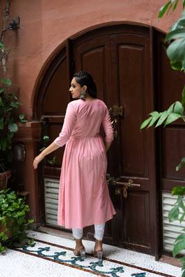 Weavllite Women's Pink Viscose Woven Buti design Kurta 5