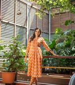 Weavllite Women's Beige  Pure Cotton Ikat Print Kurta set